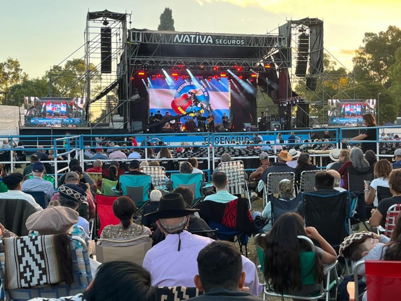 La Rural brill� en la primera noche del Festival de Doma y Folclore